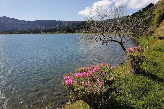 guided-tour-to-the-sete-cidades-volcano-in-sao-miguel-azores