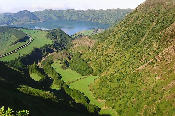 guided-tour-to-the-sete-cidades-volcano-in-sao-miguel-azores