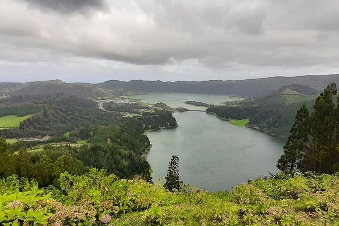 guided-tour-to-the-sete-cidades-volcano-in-sao-miguel-azores
