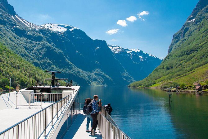 Guided tour - Viking Village, Nærøyfjord Cruise and Flåm Railway - An In-Depth Look at the Tour