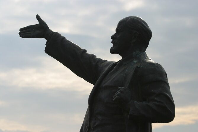 guided-tour-with-admission-in-memento-park