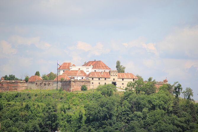 Guided visit in Spanish to the medieval center of Brasov (native Spanish guide). - Walking Through the Historic Center