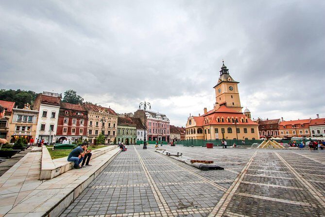 Guided visit in Spanish to the medieval center of Brasov (native Spanish guide). - Visiting the City Walls and Gardens