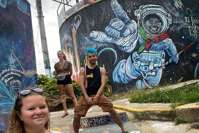 guided-visit-to-commune-20-in-cali