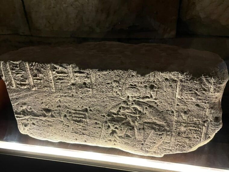 guided-visit-to-the-egyptian-temple-of-debod-madrid-de-los-austrias-tour