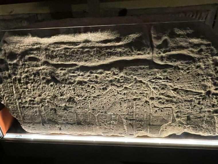 guided-visit-to-the-egyptian-temple-of-debod-madrid-de-los-austrias-tour