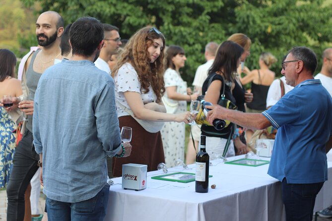 guided-walk-and-lunch-in-the-vineyard-in-alba