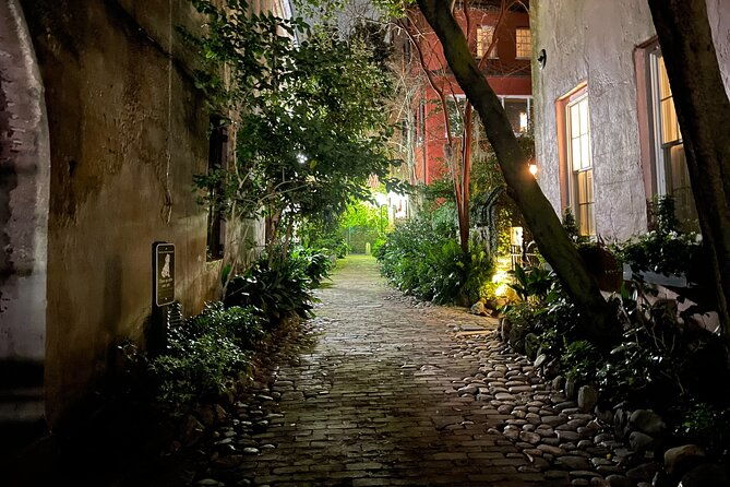 guided-walking-ghost-tour-in-charleston