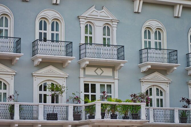 guided-walking-tour-in-panama-city