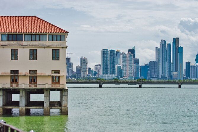 guided-walking-tour-in-panama-city