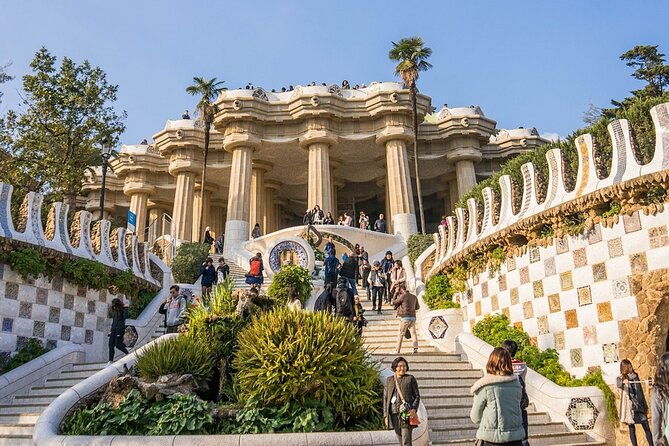 guided-walking-tour-in-park-guell-and-sagrada-familia