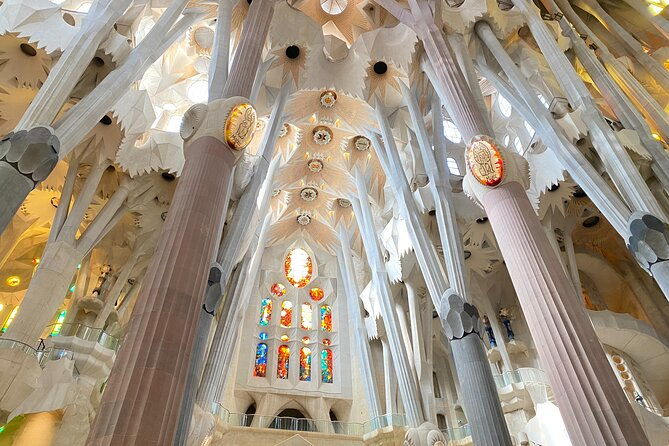 guided-walking-tour-in-park-guell-and-sagrada-familia