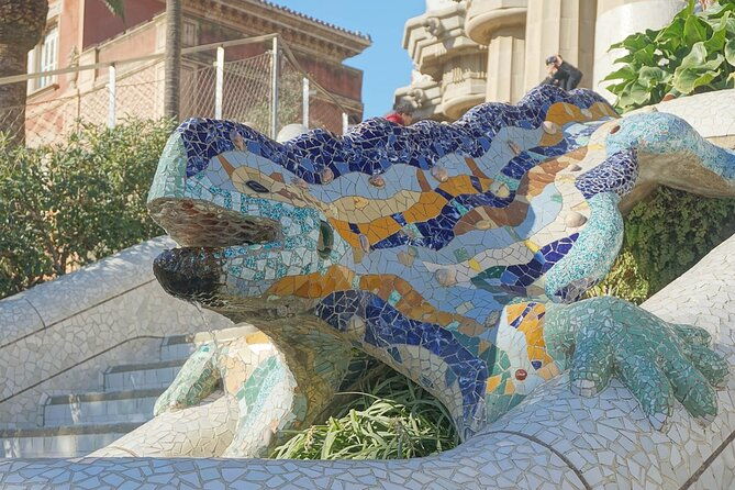 guided-walking-tour-in-park-guell-and-sagrada-familia