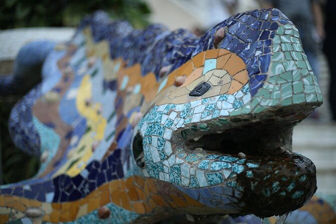 guided-walking-tour-in-park-guell-barcelona