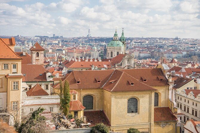 guided-walking-tour-in-prague