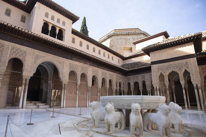 guided-walking-tour-of-the-alhambra-in-granada