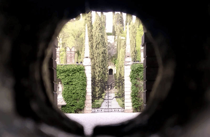 guided-walking-tour-on-verona-hillside-2