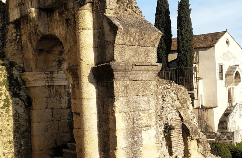 guided-walking-tour-on-verona-hillside-2