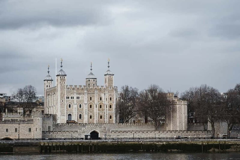 Guided Walking Tour - Tower Bridge to Buckingham Palace - Key Points