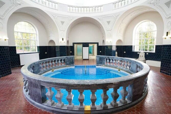 guided-walking-tour-with-thermal-spa-ticket-for-the-royal-bath