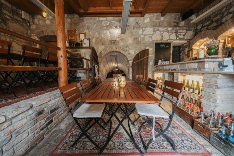 guided-wine-tasting-at-rokusfalvy-estate
