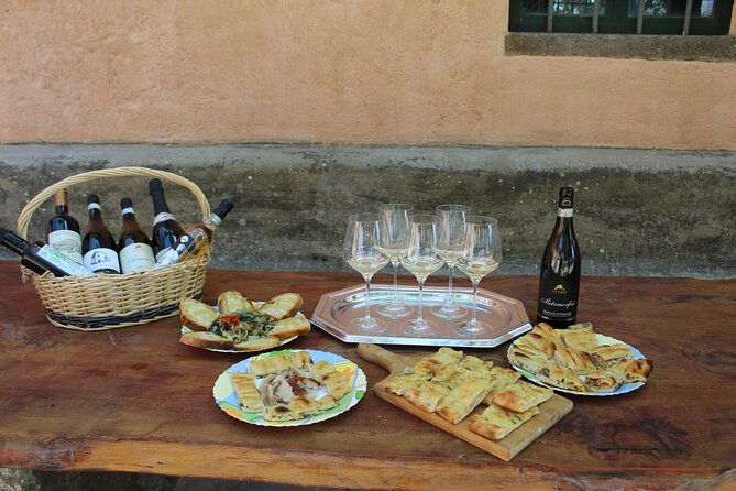 guided-wine-tasting-experience-in-a-roman-vineyard