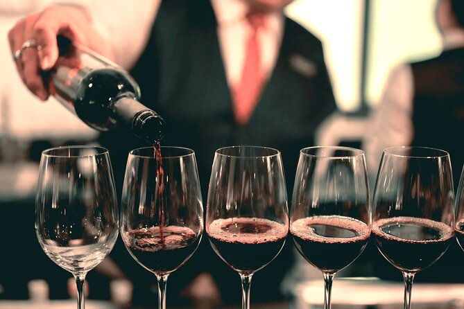 guided-wine-tour-in-old-town-napoli