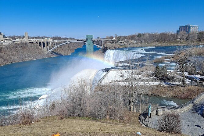 guided-wine-tour-through-the-niagara-wine-trail