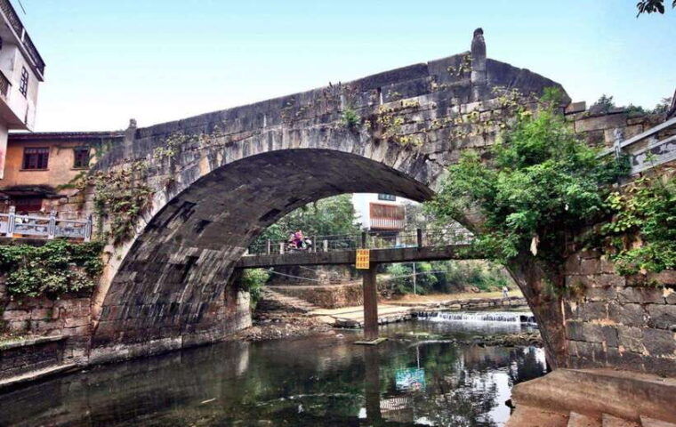 guilin-elephant-trunk-hill-reed-flute-cave-daxu-old-town
