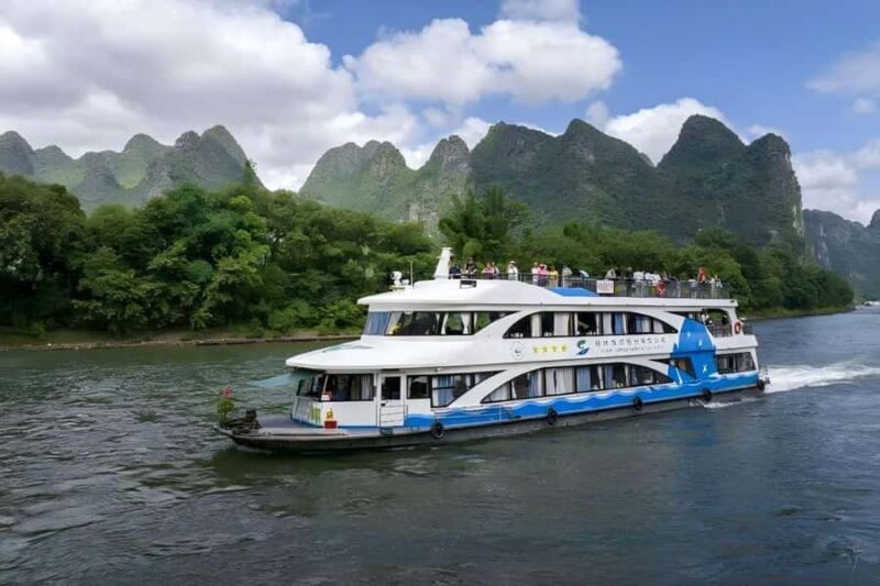 Guilin: Li River Cruise with Lunch and Yangshuo Tour - The Scenic Charm of the Li River