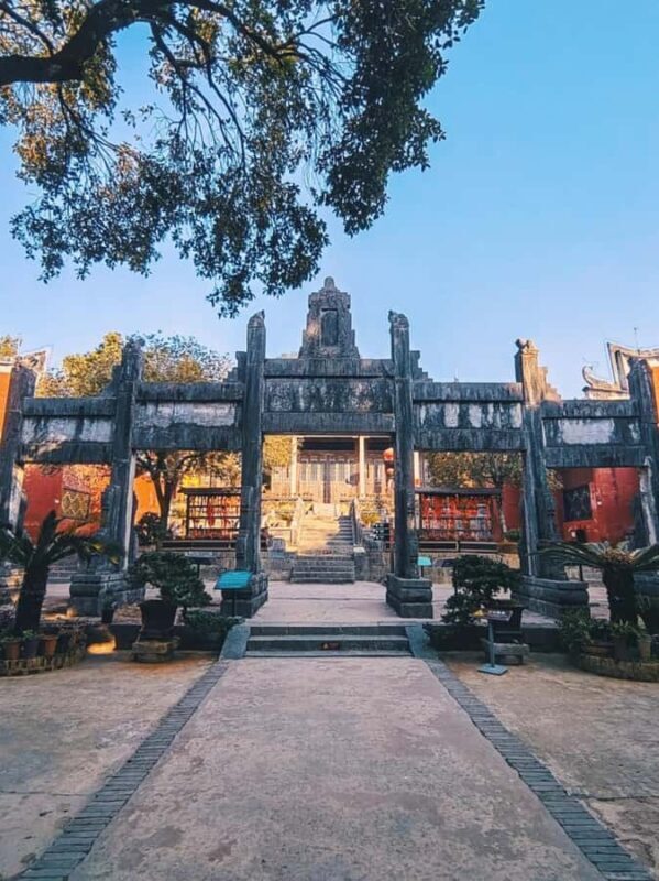 Guilin: Private Wen & Wu Temple Tour with Red Rock Village - Key Points