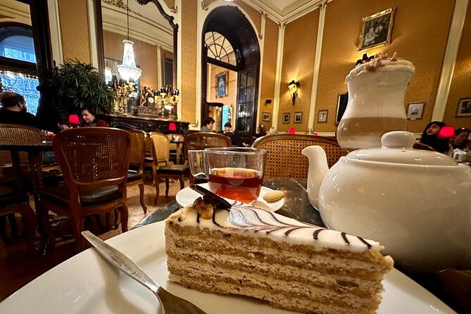guilty-pleasures-a-budapest-dessert-coffee-house-tour