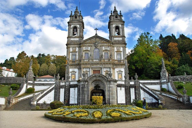 guimaraes-braga-port-private-tour-with-lunch-and-green-wine
