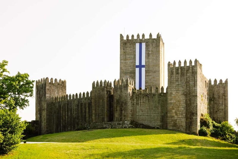Guimarães: Highlights and Hidden Gems Walking Tour - Key Points