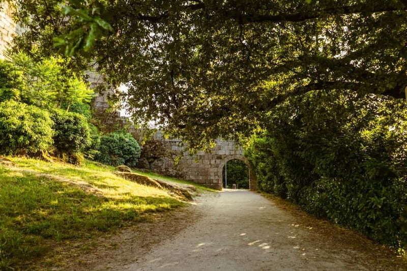 Guimarães: Highlights and Hidden Gems Walking Tour - Practical Details and Tips