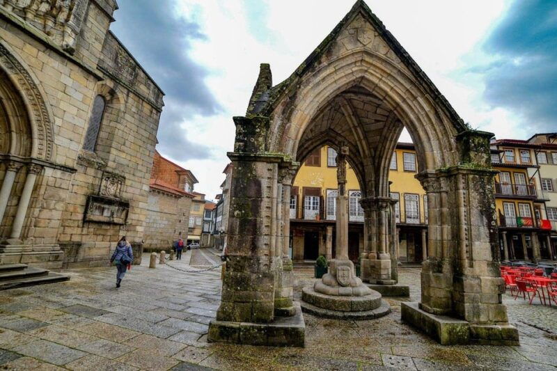 guimaraes-local-tours-visit-the-castle-palace-and-city