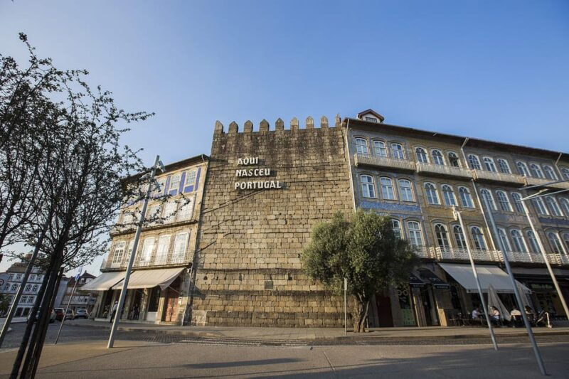 guimaraes-local-tours-visit-the-castle-palace-and-city