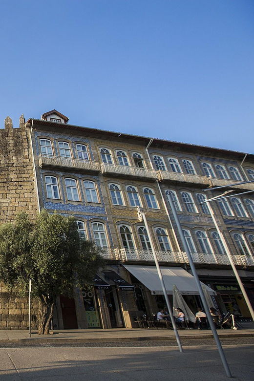 guimaraes-local-tours-visit-the-castle-palace-and-city