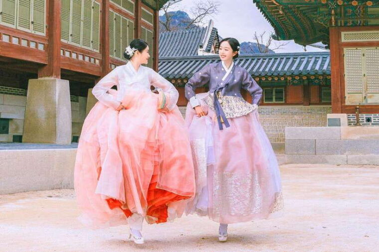 gyeongbokgung-hanbok-experience-at-hanboknam