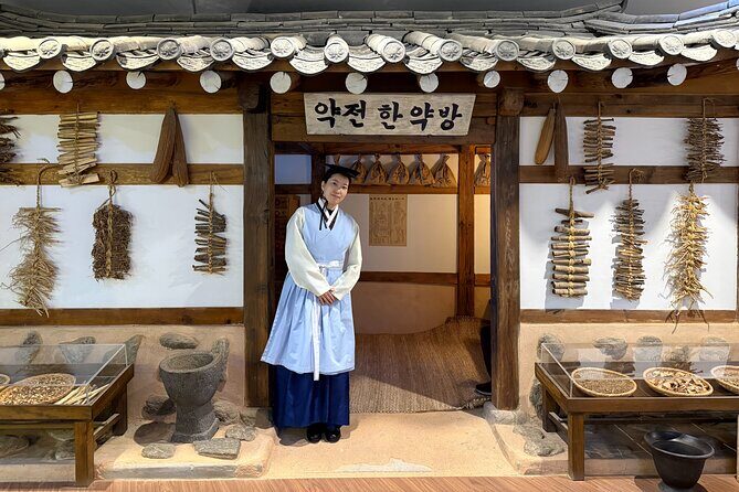 Gyeongdong Market + Dongmyo: Herbal Foot Bath & Food Tastings - An In-Depth Look at the Tour Itinerary