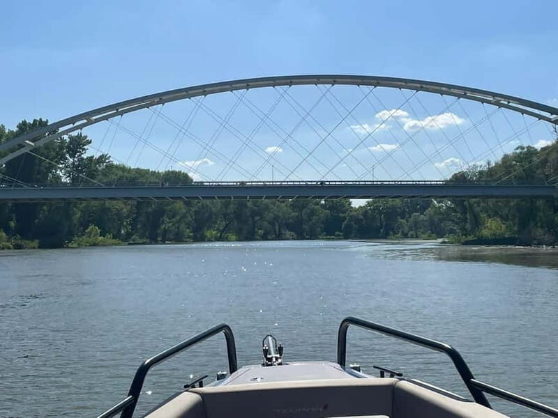 Gyr: 2-Hour Private Boat Sightseeing Tour - Practical Details & What to Know