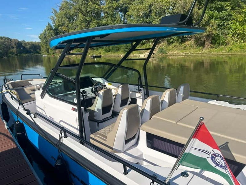 Gyr: Private Boat Tour to Visegrád with Danube Bend Views - The Journey Begins: A Cruise from Gyr