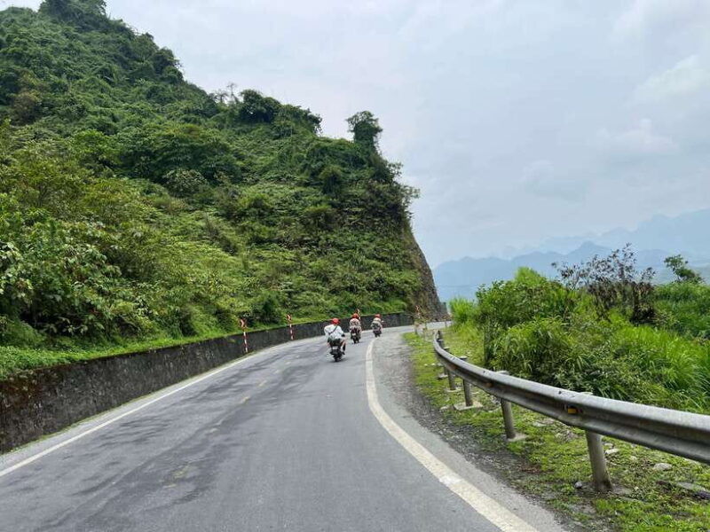 ha-giang-loop-motorbike-adventure-tour-with-easy-rider-4d3n