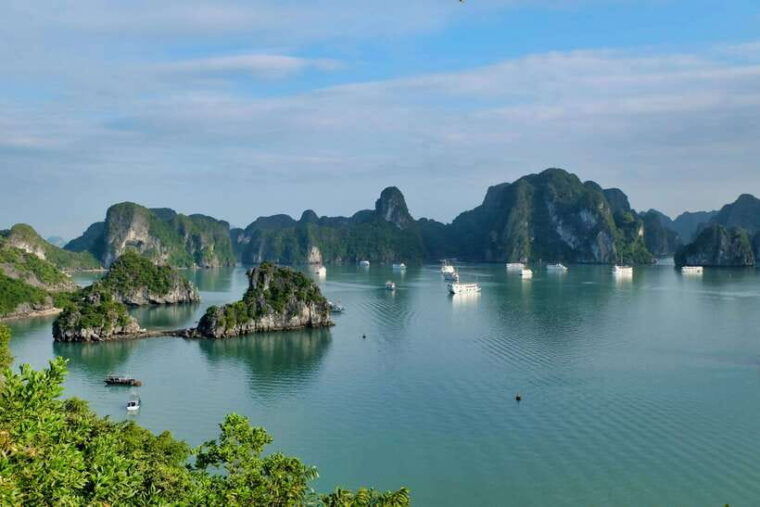 ha-long-bay-1-day-kayaking-ti-top-island-surprising-cave