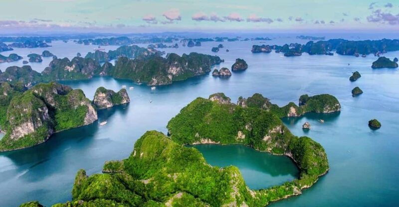 ha-long-bay-6-hours-cruise-visit-titop-sung-sot-cave-kayak