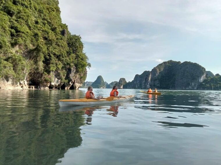 ha-long-bay-6-hours-cruise-visit-titop-sung-sot-cave-kayak