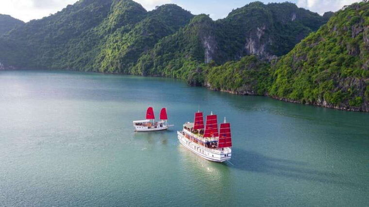 ha-long-bay-bai-tu-long-bay-luxury-boat-tour-transfer