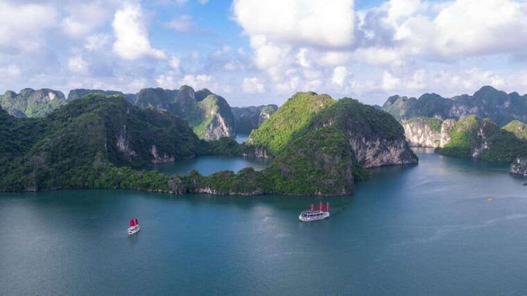 ha-long-bay-bai-tu-long-bay-luxury-boat-tour-transfer