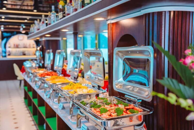 Ha Long Bay Day Tour: Buffet & Jacuzzi by Wonder of the Sea - First Impressions and Practicalities