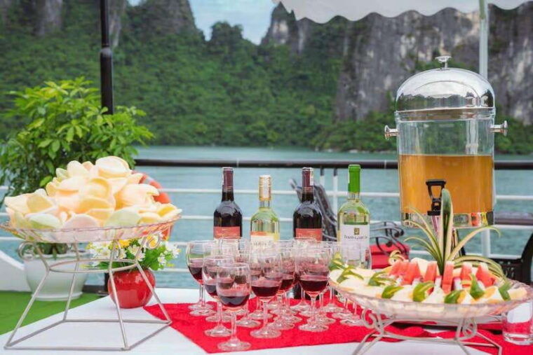ha-long-bay-deluxe-cruise-kayaking-1-day